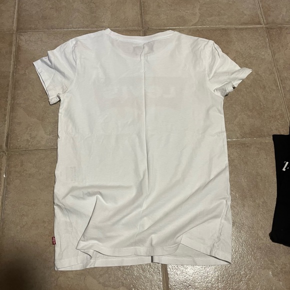 Levi’s T-Shirt - Picture 2 of 3
